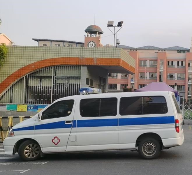 鼎湖救护车出租护送骨折病人一公里多少钱